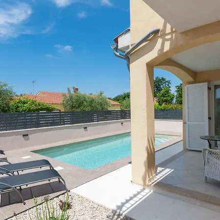 Beautiful Mihatovici With Private Pool Villa Rosini