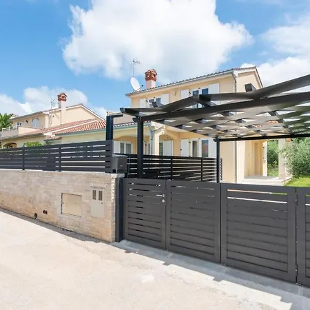 Beautiful Mihatovici With Private Pool Villa Rosini
