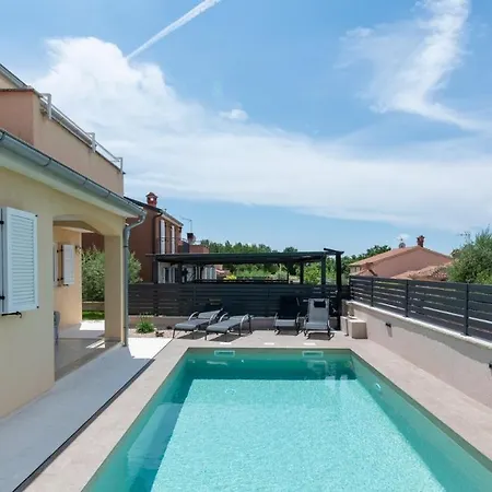 Beautiful Mihatovici With Private Pool *