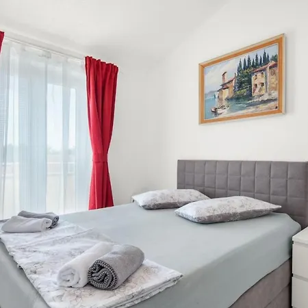 Beautiful Mihatovici With Private Pool Villa